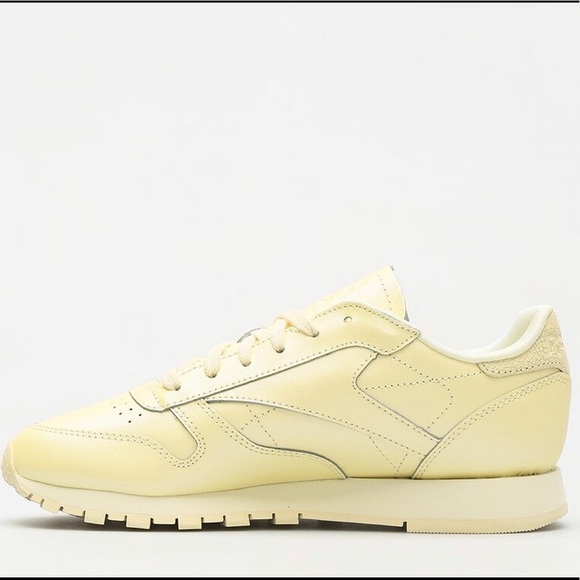 ❌SOLD❌ Reebok Classics, Pale Yellow - Picture 3 of 6